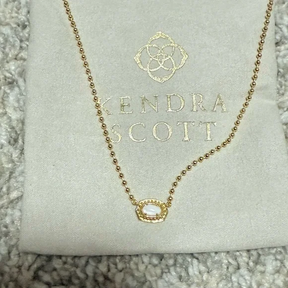 NWT Kendra Scott Emilie Gold Beaded Pendant Necklace in White Mother-of-Pearl - Picture 4 of 5